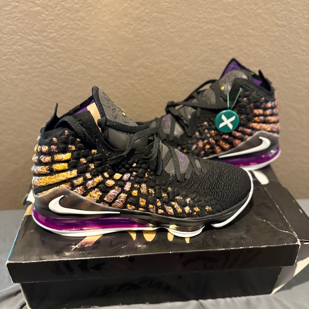 NEW Nike LeBron XVII 17 Lakers Shoes 
Mens Size 13.5 (fit as 13/13.5)